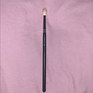 MAC 221 BRUSH